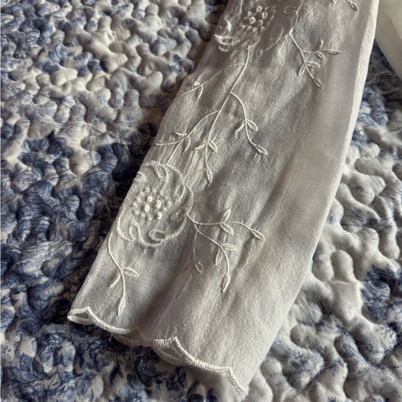 Chic White Floral Women's Blouse - Picture 5 of 12